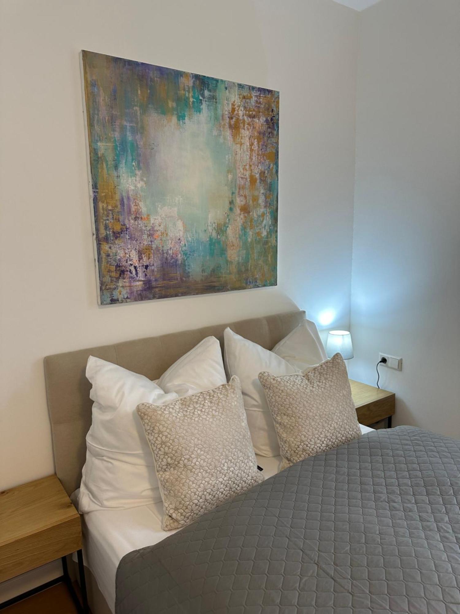 Bella Casa - Business&Family, 100M Zum Konzerteingang Schloss, Parkplatz, Smarttv, Netflix, Waschmaschine, 24H Checkin, 36Qm, Ap 12 Ludwigsburg Dış mekan fotoğraf