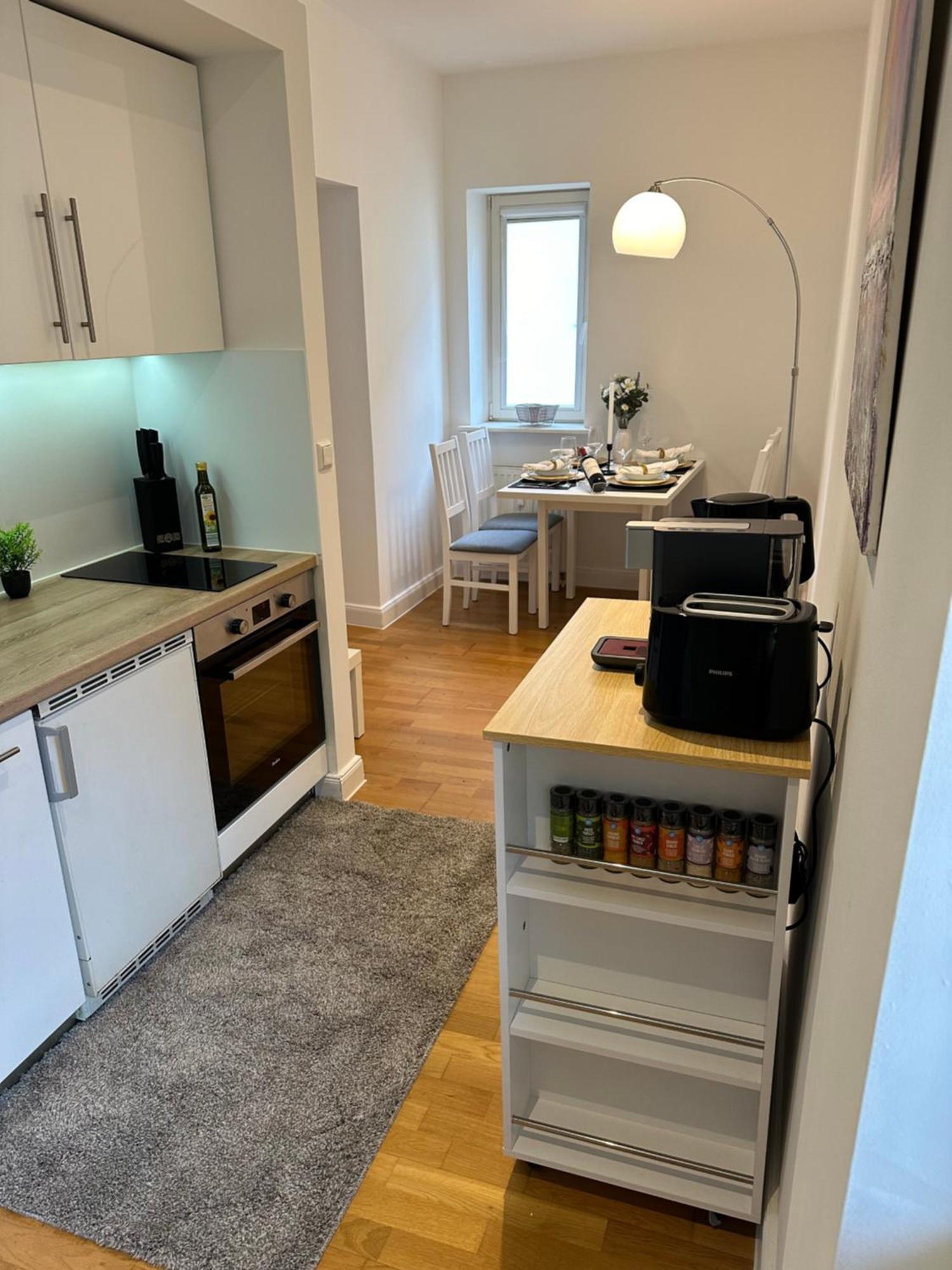 Bella Casa - Business&Family, 100M Zum Konzerteingang Schloss, Parkplatz, Smarttv, Netflix, Waschmaschine, 24H Checkin, 36Qm, Ap 12 Ludwigsburg Dış mekan fotoğraf